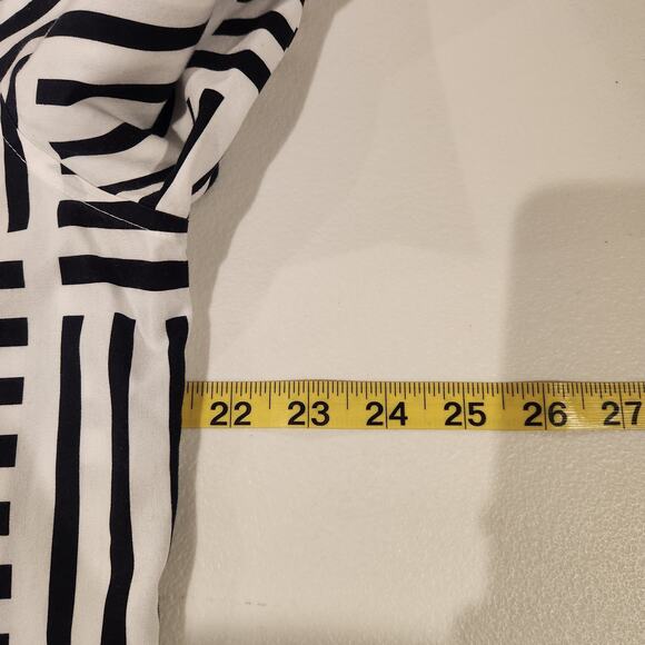 Chicos Womens Black White Non Iron Striped Button Up Blouse Size 1.5 Medium - Picture 7 of 10